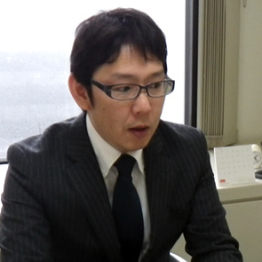 Adecco転職エージェントの経理・財務・管理部門担当の転職エージェント福田さんと対談